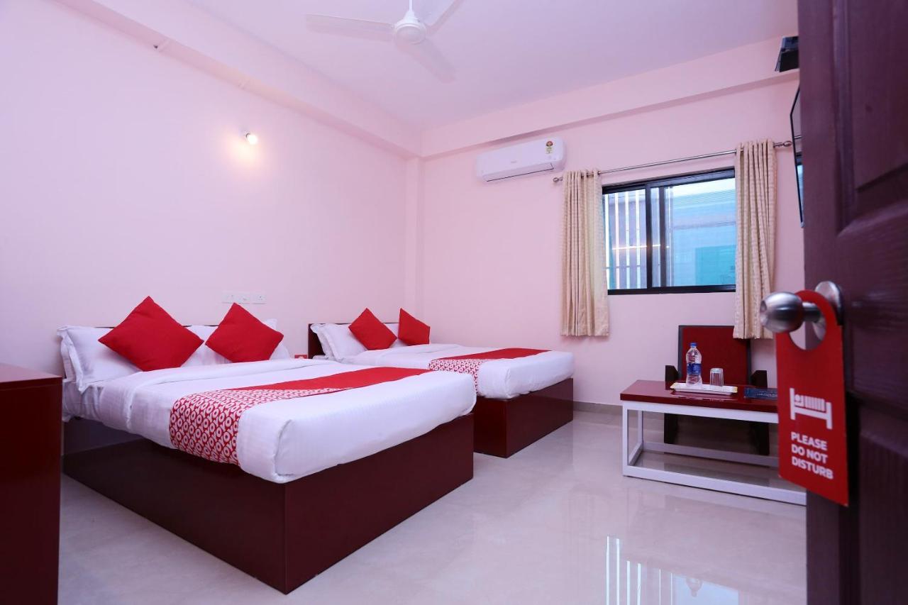 Oyo 13577 Tkr Metro Residency Hotel Kochi Eksteriør billede