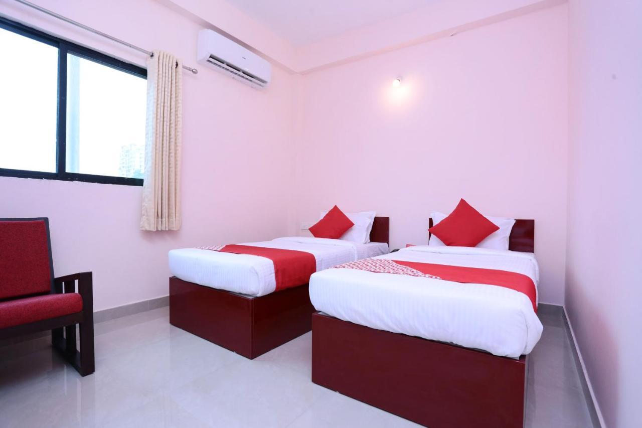 Oyo 13577 Tkr Metro Residency Hotel Kochi Eksteriør billede
