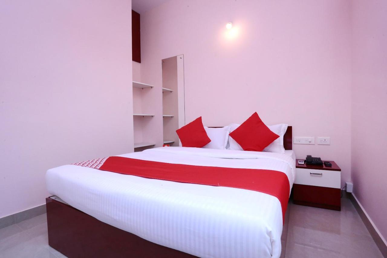 Oyo 13577 Tkr Metro Residency Hotel Kochi Eksteriør billede