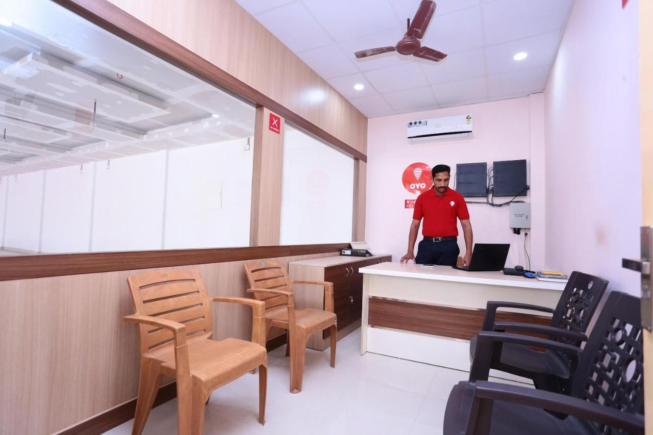 Oyo 13577 Tkr Metro Residency Hotel Kochi Eksteriør billede